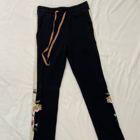 Below the belt embroidered sweat pants - Picture 2 of 2